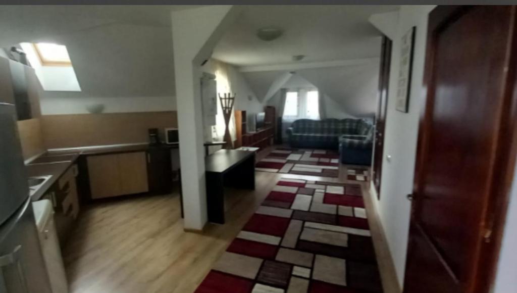 VillaWeb 9rooms - Long term business aparthotel 29 Euro per night per room, min 3months - Resim 11