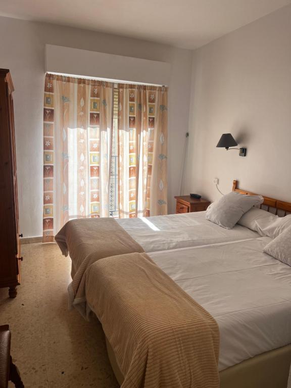 Posteľ alebo postele v izbe v ubytovaní Hotel Lanjaron