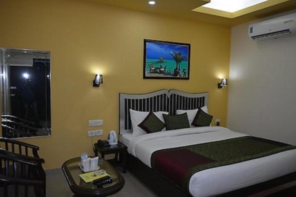Postel nebo postele na pokoji v ubytování Jet Fox by Aero View Hotel, Delhi Airport