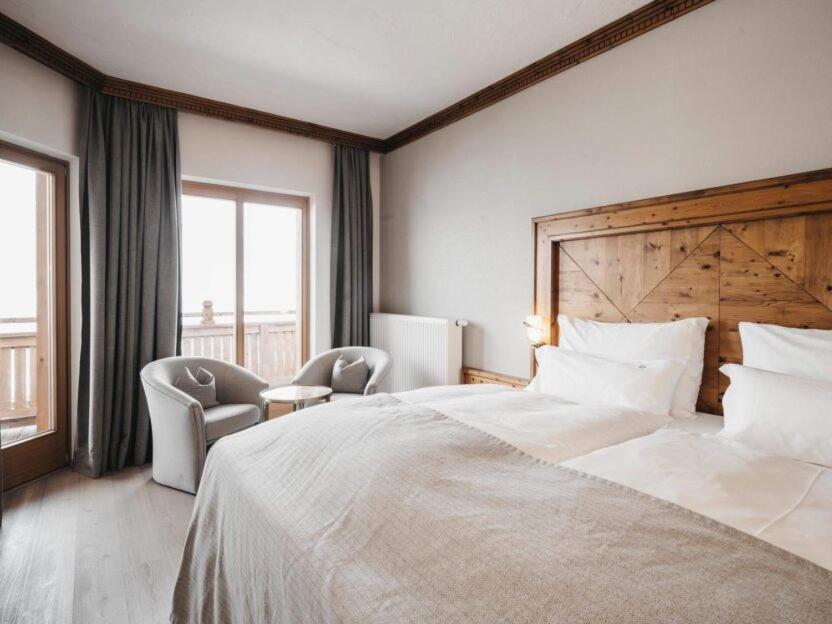 Postel nebo postele na pokoji v ubytování Hotel Oberforsthof