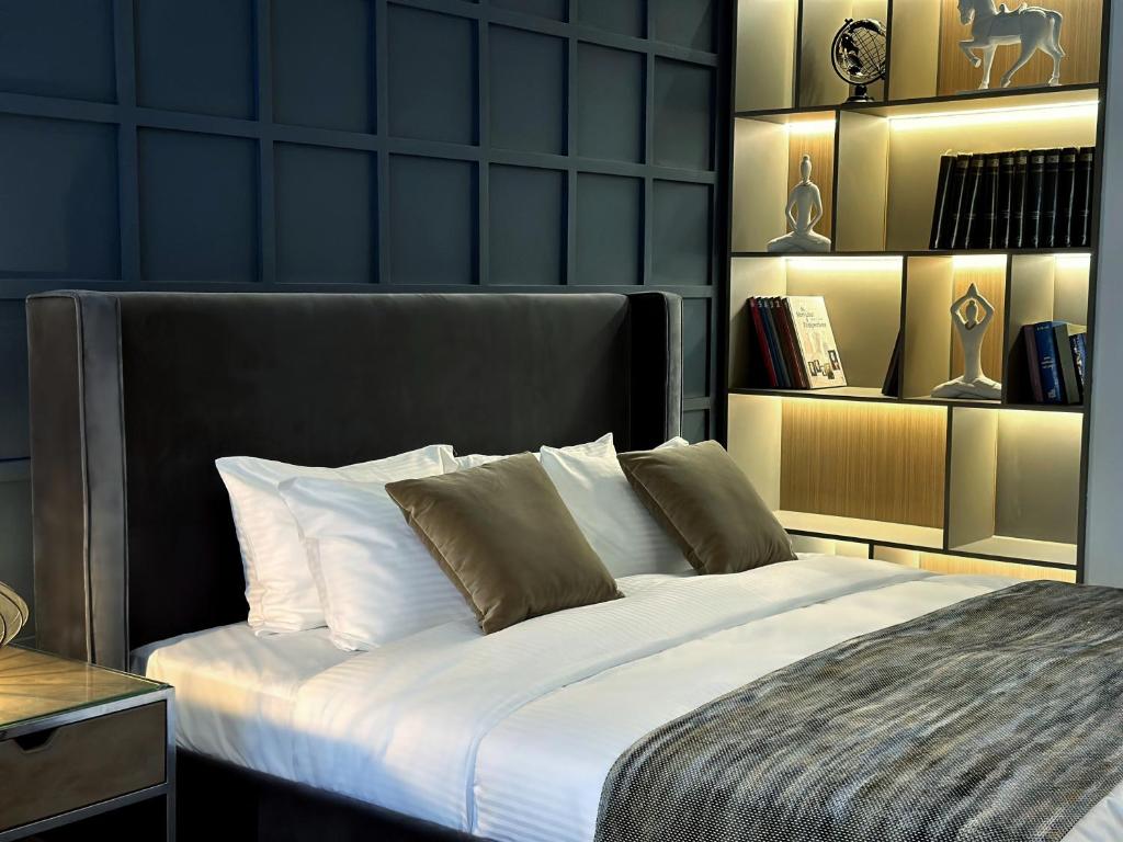 Postel nebo postele na pokoji v ubytování 10 Stories Hotel