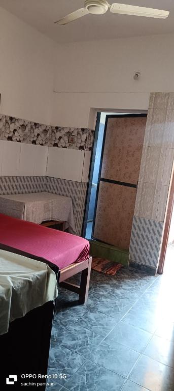 Postel nebo postele na pokoji v ubytování Chillies Guest House