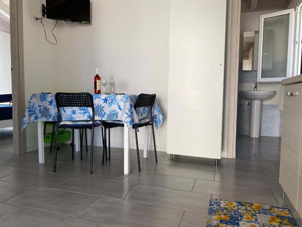 Kuchyň nebo kuchyňský kout v ubytování Casa azzurra