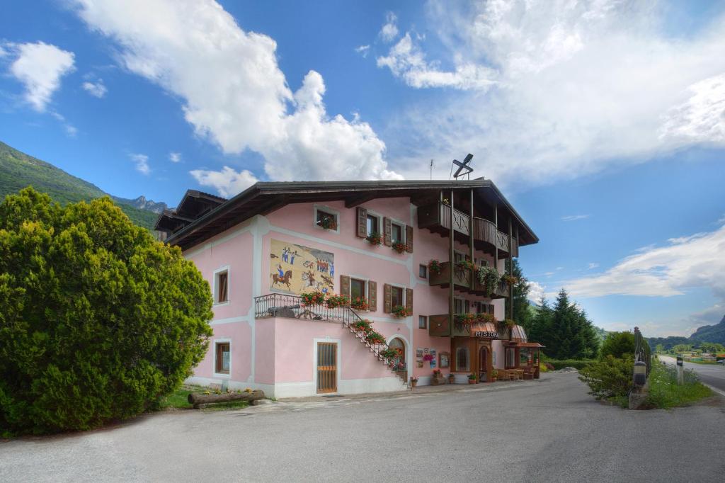 Nespecifikovaný výhled na hory nebo výhled na hory při pohledu z hotelu