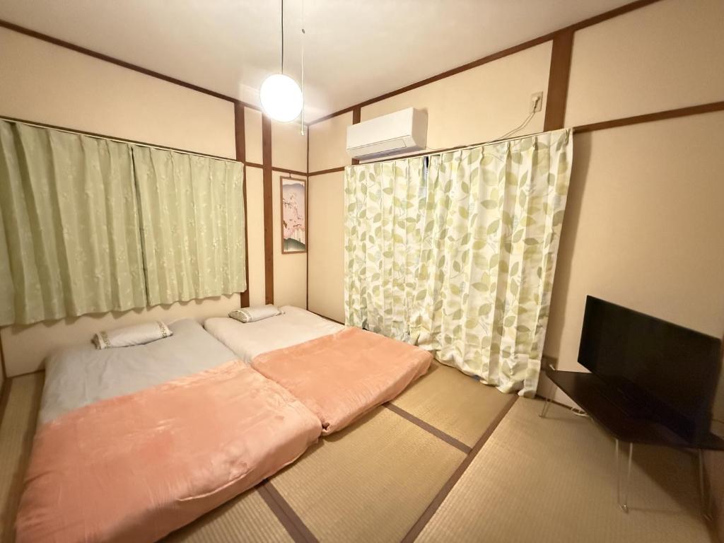 6 minutes by train to Shinsaibashisuji Shopping Street