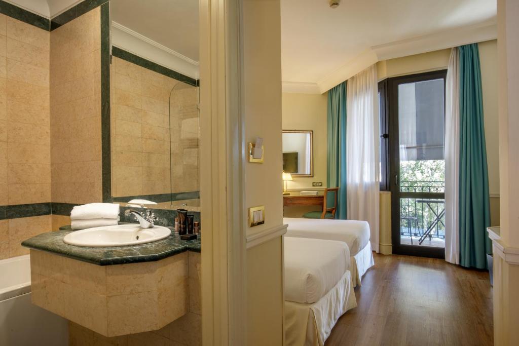 Postel nebo postele na pokoji v ubytování Donna Laura Palace by OMNIA hotels