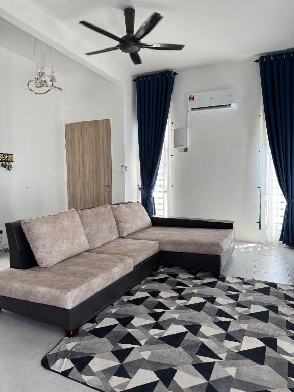 Posezení v ubytování Lapang Tuju Private Pool Homestay