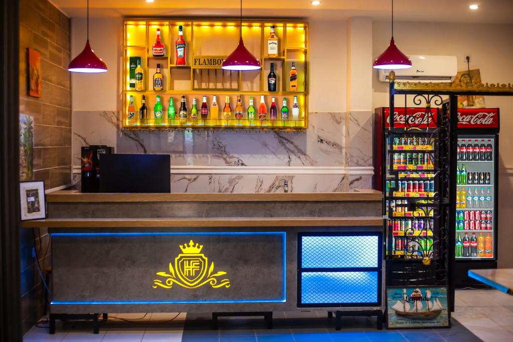 Lounge nebo bar v ubytování flamboyant hôtel