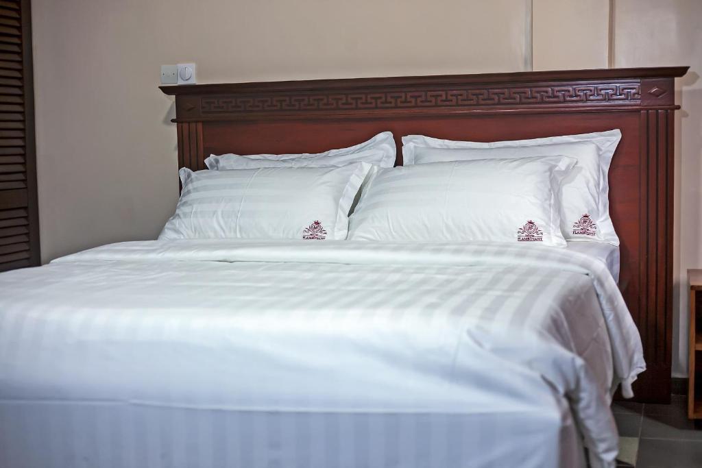 Postel nebo postele na pokoji v ubytování flamboyant hôtel