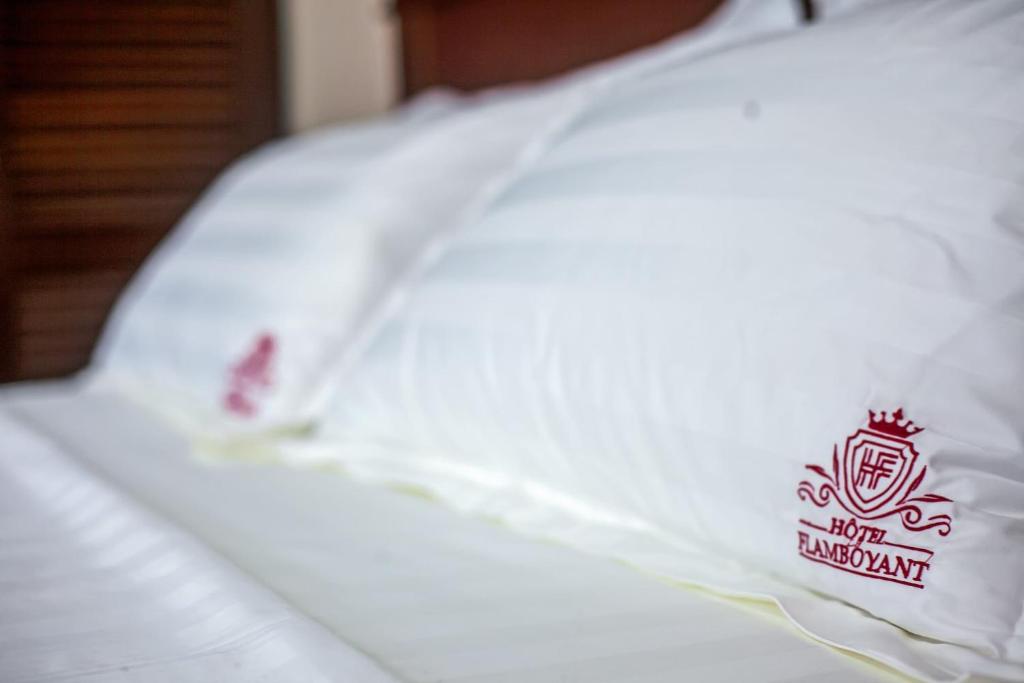 Postel nebo postele na pokoji v ubytování flamboyant hôtel