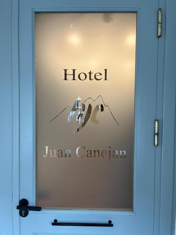 Certifikát, hodnocení, plakát nebo jiný dokument vystavený v ubytování Hotel Juan Canejan