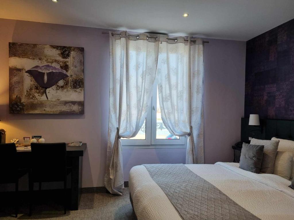 Postel nebo postele na pokoji v ubytování Logis Hotel Schaeffer- Restaurant Le Saint Georges