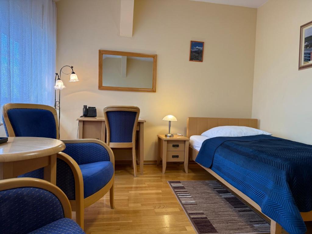 Postel nebo postele na pokoji v ubytování Hotel Uniwersytecki