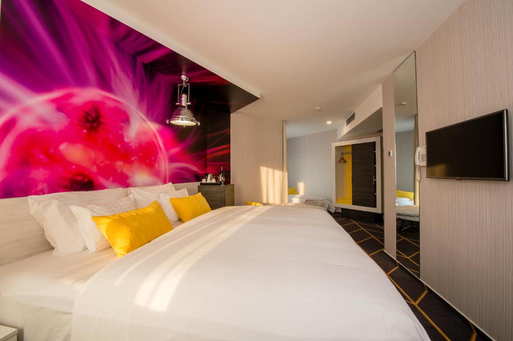 
Executive Family Room (2 Adult + 3 children)
