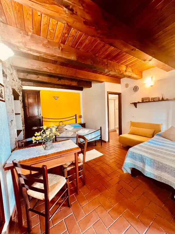 A bed or beds in a room at Agriturismo Montagna Verde Apella