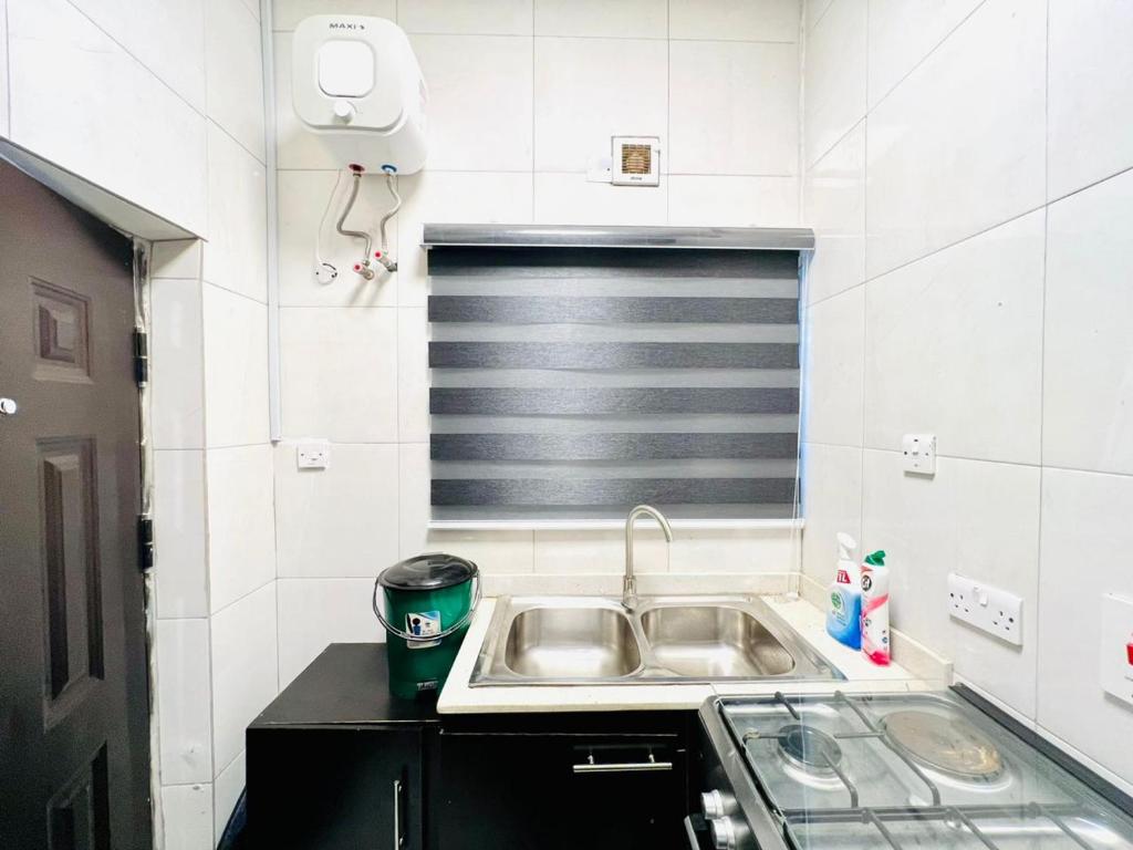 Kuchyň nebo kuchyňský kout v ubytování Lovely one bedroom flat