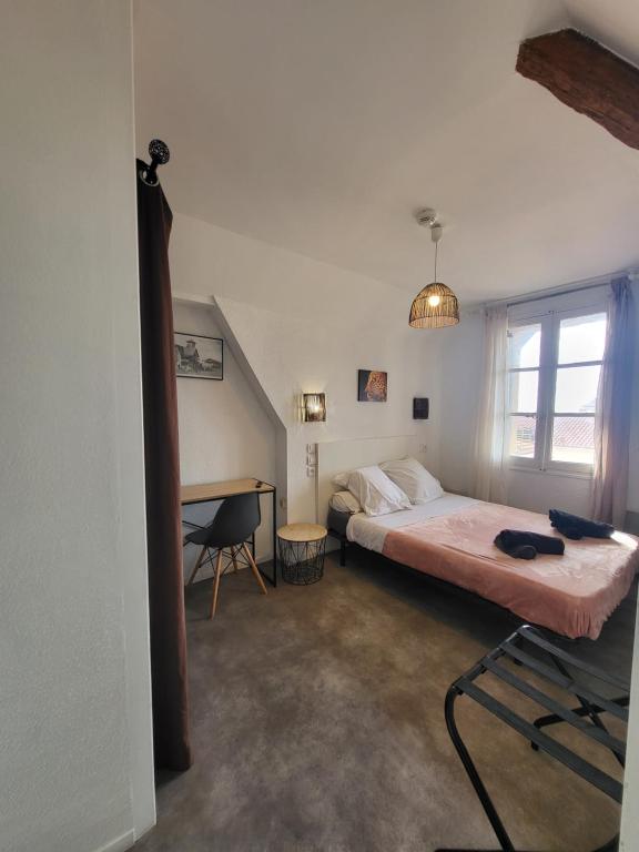 Hôtel Le Chalet - Driepersoonskamer Met Badkamer