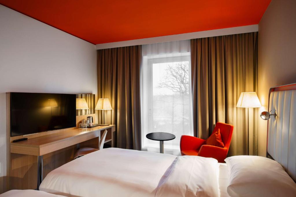 Park Inn by Radisson Frankfurt Airport - Resim 11