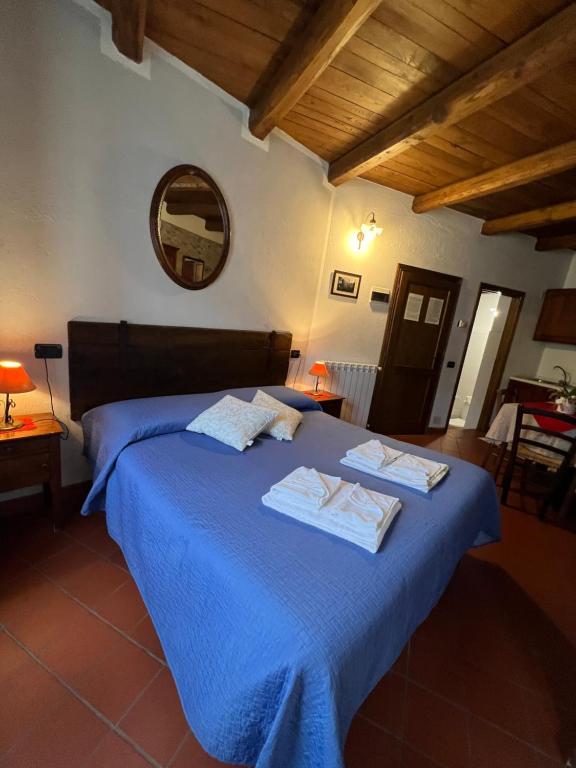 A bed or beds in a room at Agriturismo Montagna Verde Apella