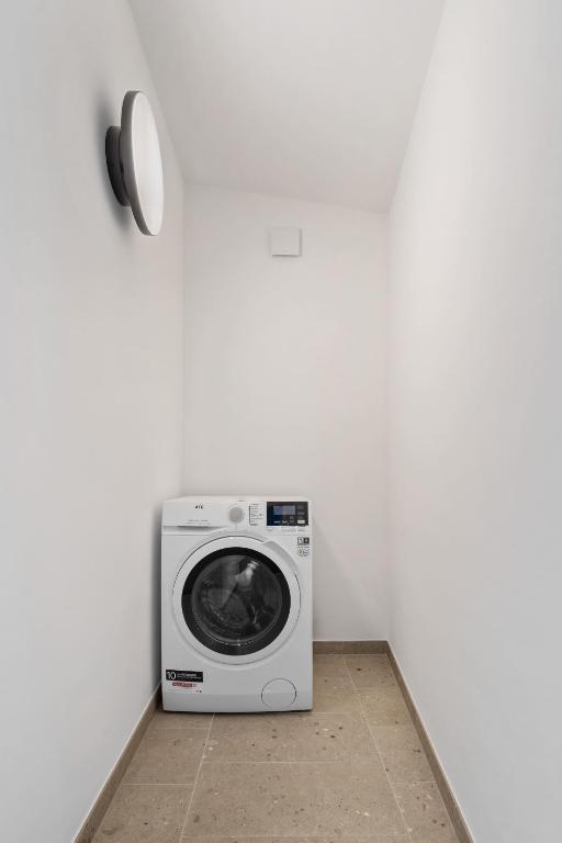 Modern Apartments in Clausen with WiFi, Kitchen & Workspace - Resim 12