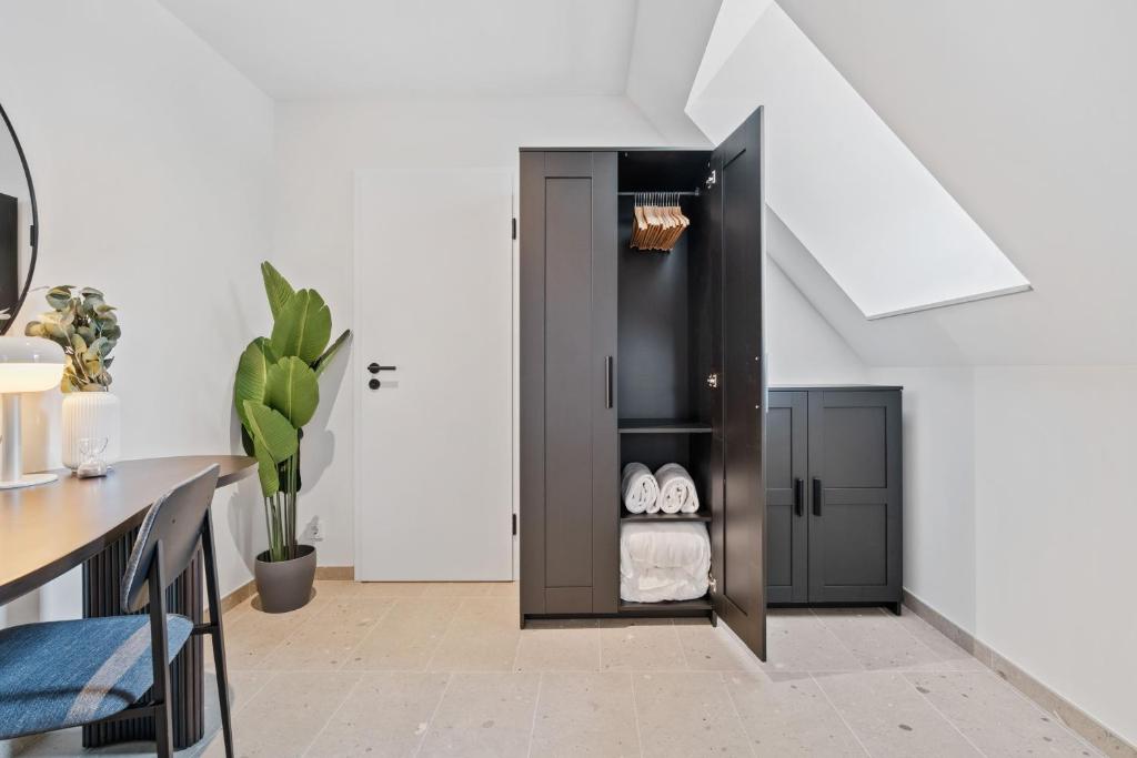 Modern Apartments in Clausen with WiFi, Kitchen & Workspace - Resim 24