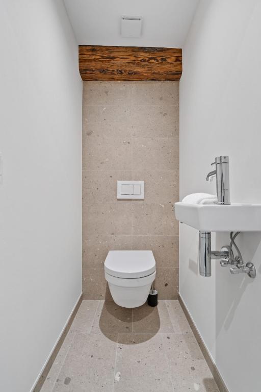 Modern Apartments in Clausen with WiFi, Kitchen & Workspace - Resim 37