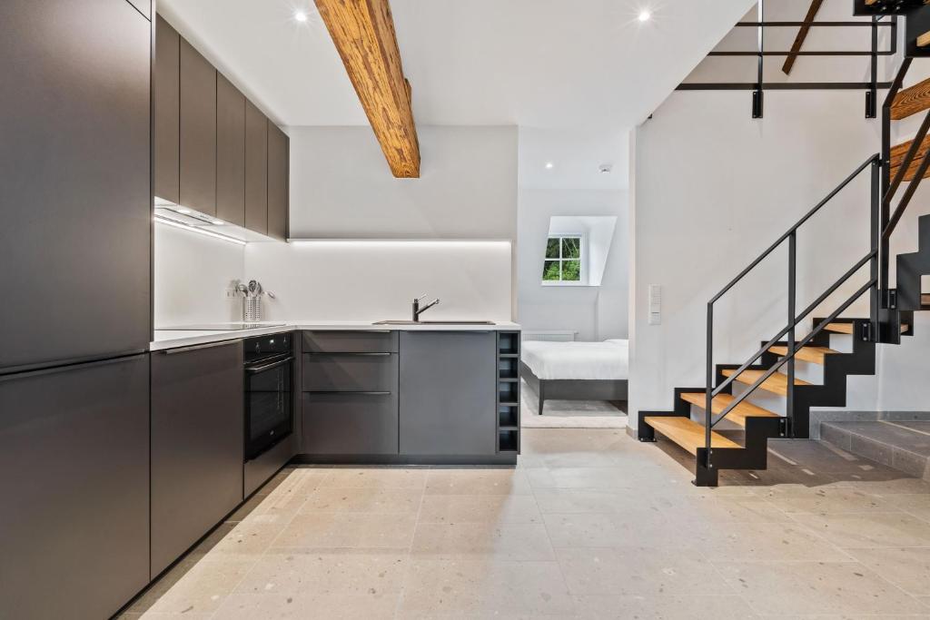 Modern Apartments in Clausen with WiFi, Kitchen & Workspace - Resim 31