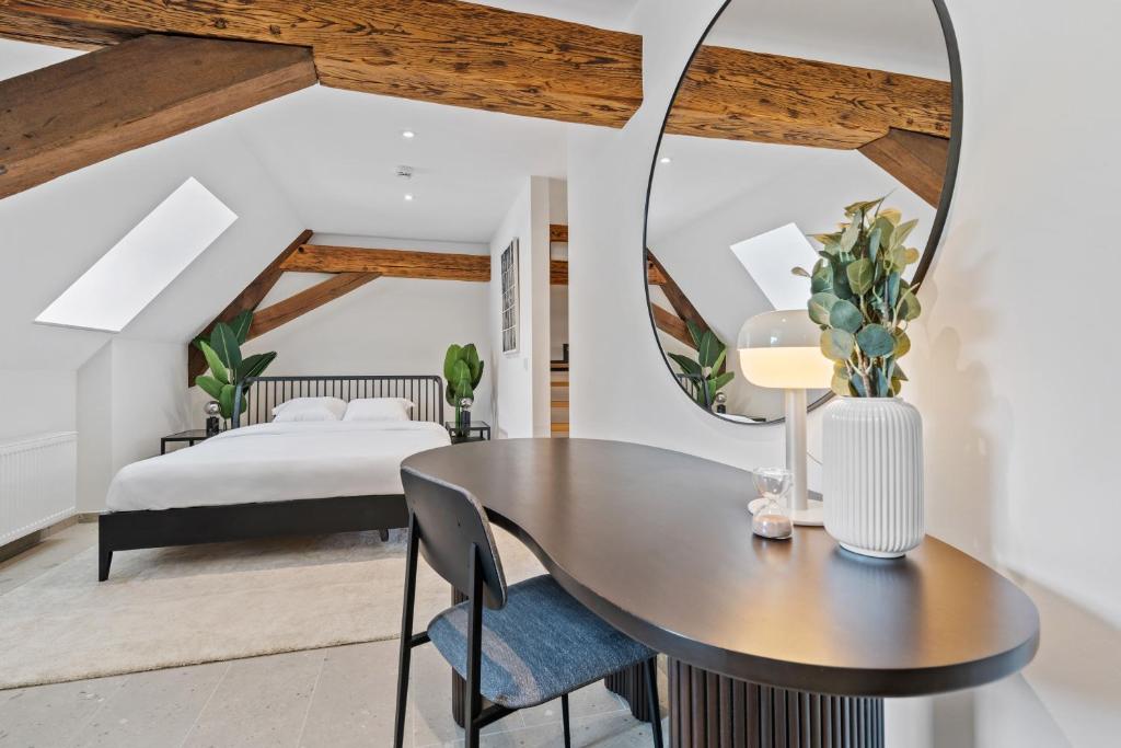 Modern Apartments in Clausen with WiFi, Kitchen & Workspace - Resim 4