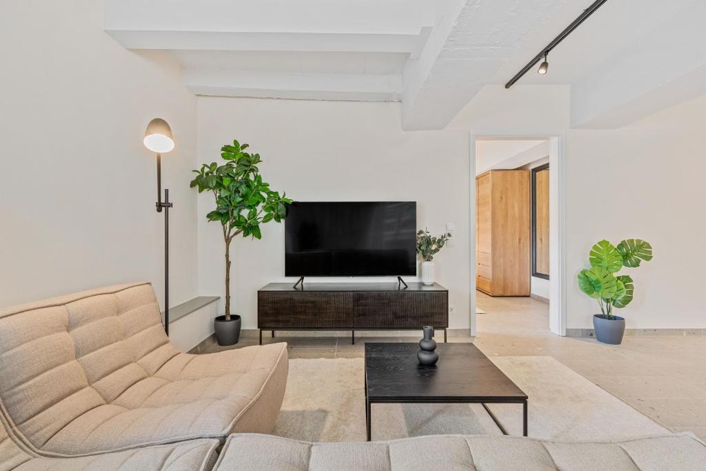 Modern Apartments in Clausen with WiFi, Kitchen & Workspace - Departamento