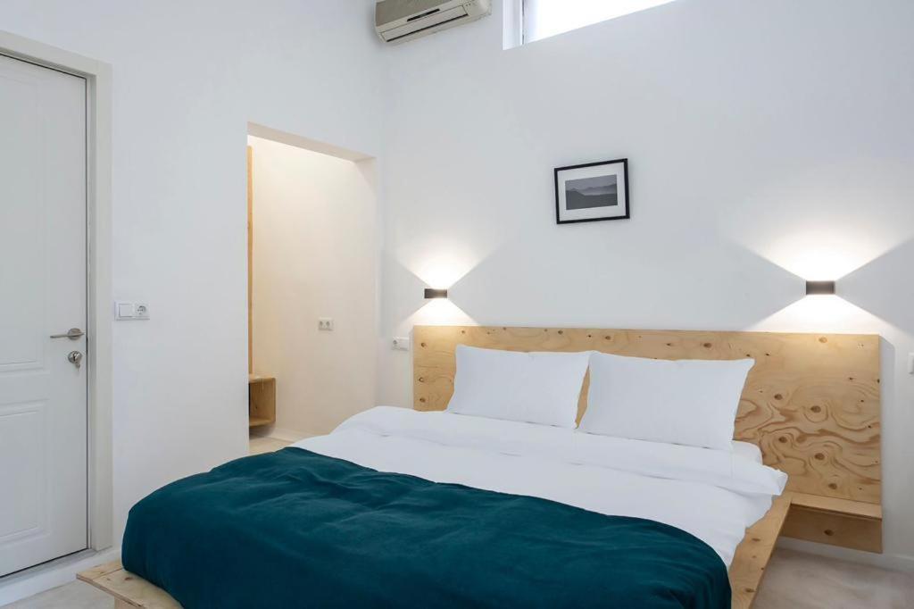 Postel nebo postele na pokoji v ubytování Opera Hotel Tbilisi