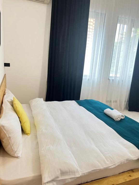 Postel nebo postele na pokoji v ubytování Opera Hotel Tbilisi