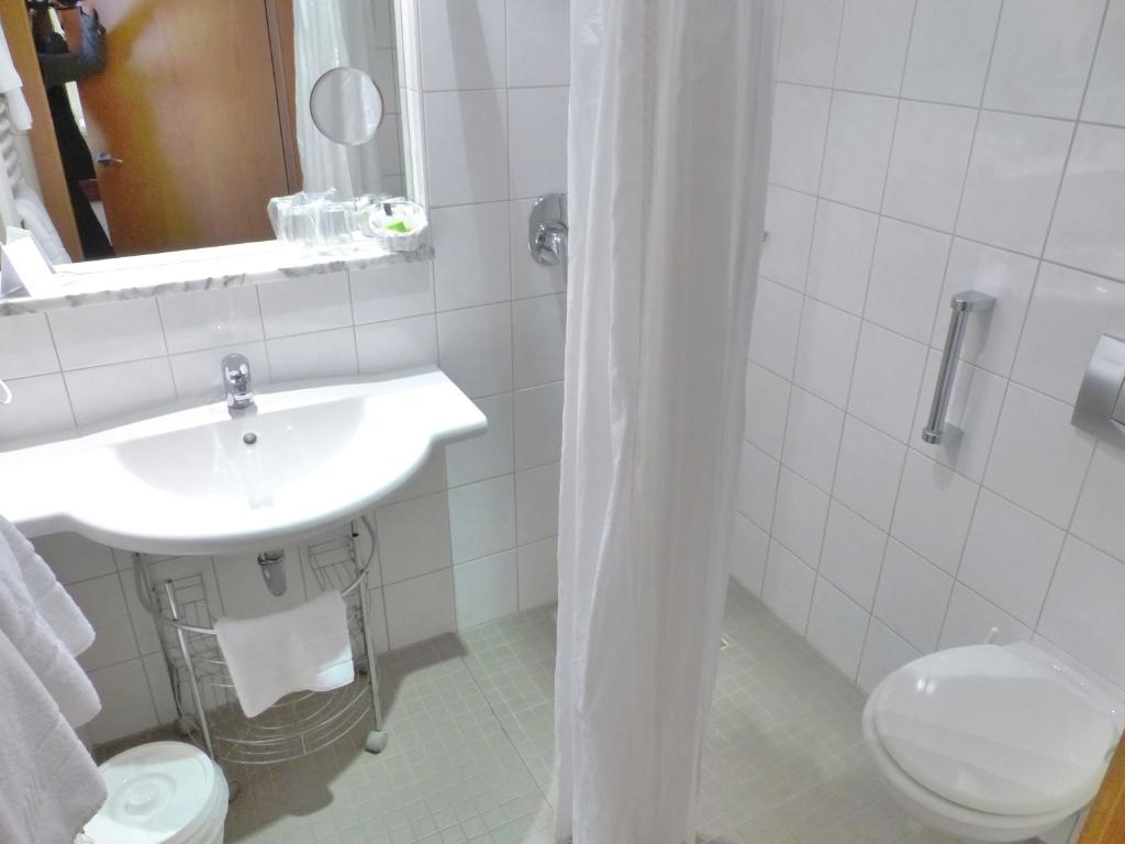 Koupelna v ubytování Aktiv Hotel Schweiger