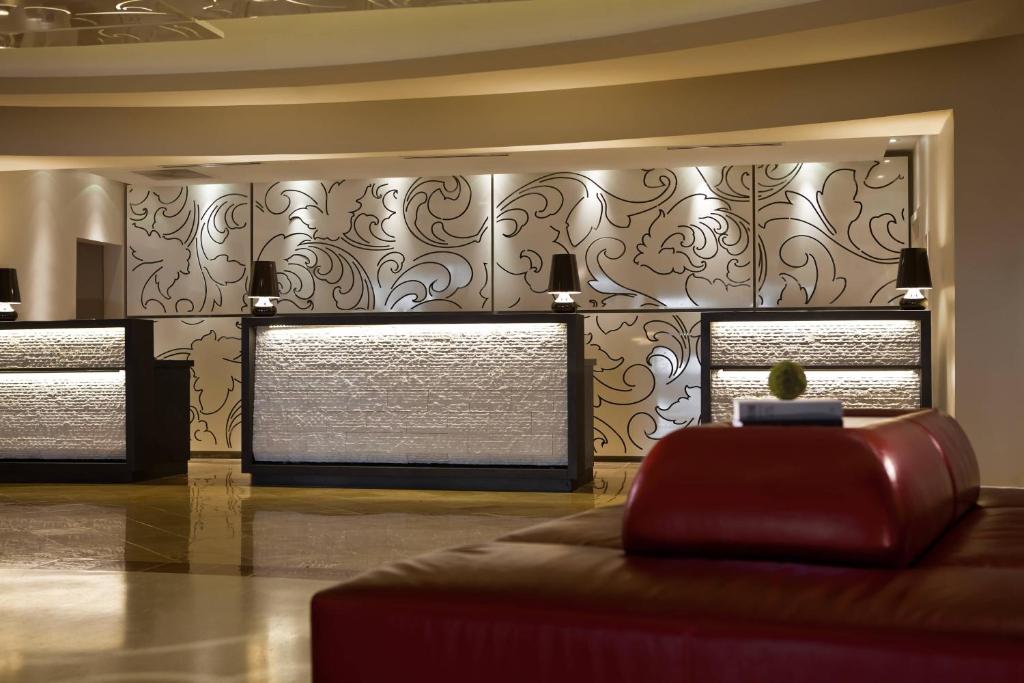 Posezení v ubytování Renaissance Newark Airport Hotel