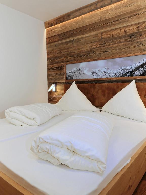 Postel nebo postele na pokoji v ubytování Hotel Schwarzenberg