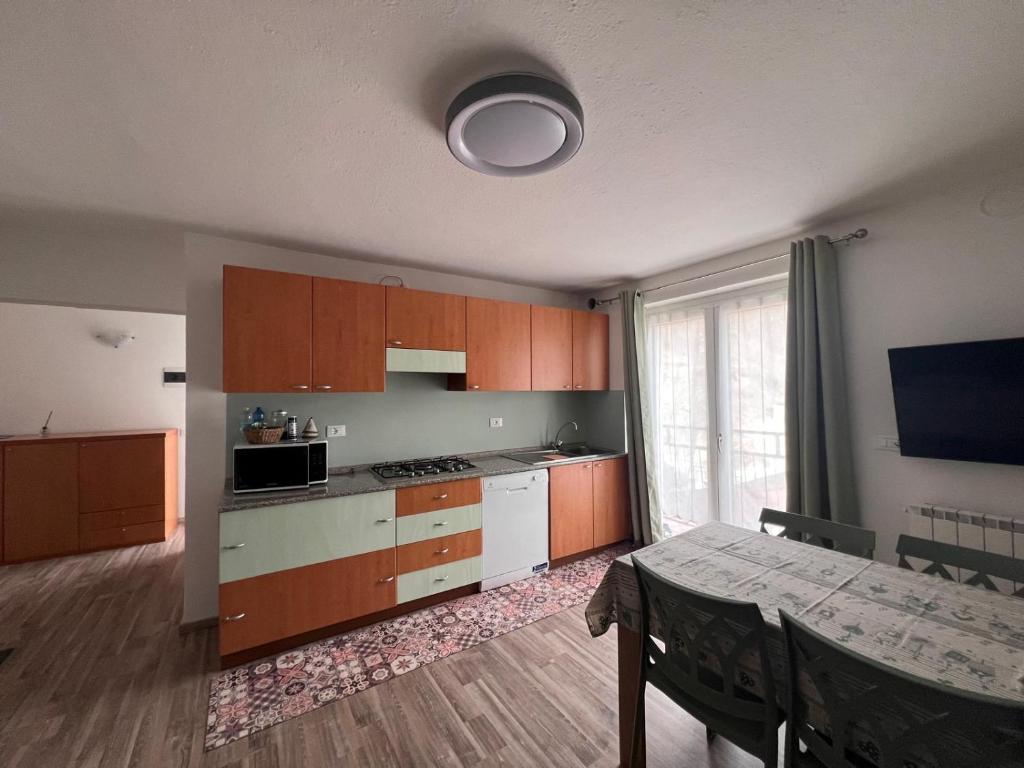 Η κουζίνα ή μικρή κουζίνα στο CASA S Martino apricacasevacanze