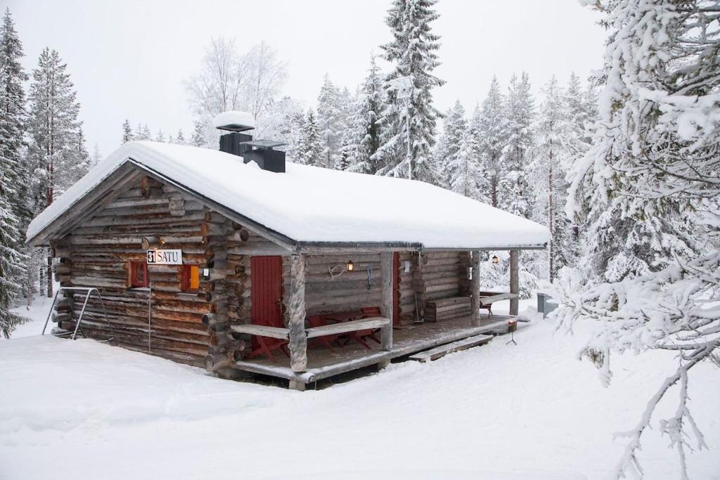 Το Satu 31, kahden makuuhuoneen kelomökki Syötteellä, valaistun ladun vieressä τον χειμώνα