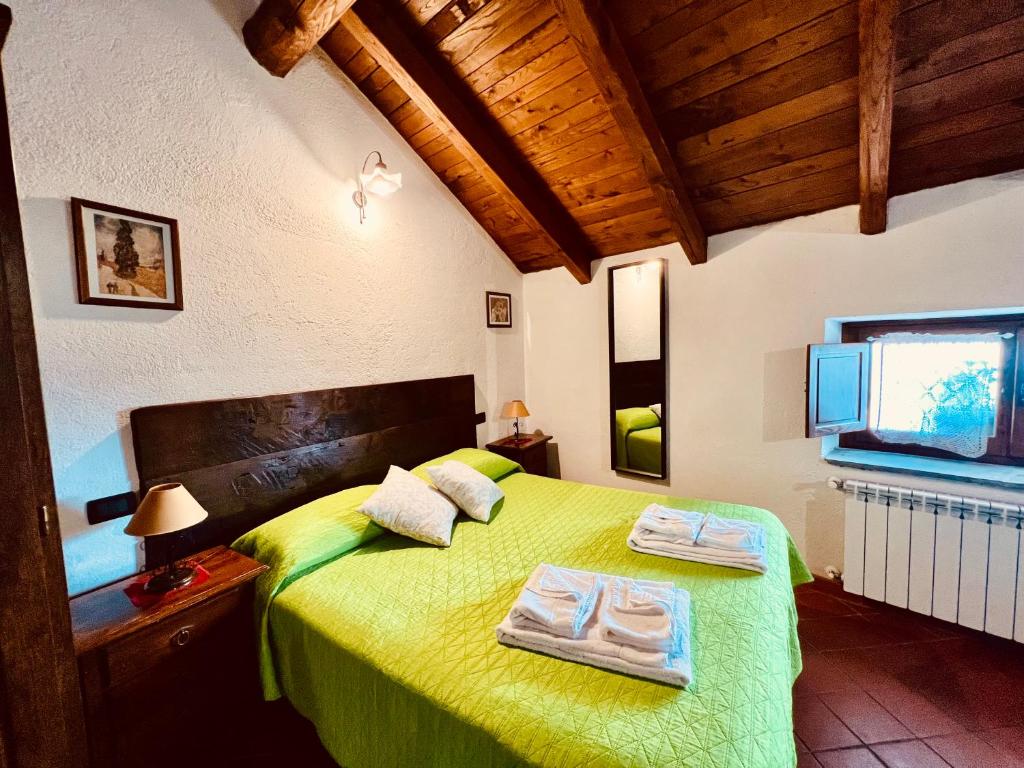 A bed or beds in a room at Agriturismo Montagna Verde Apella