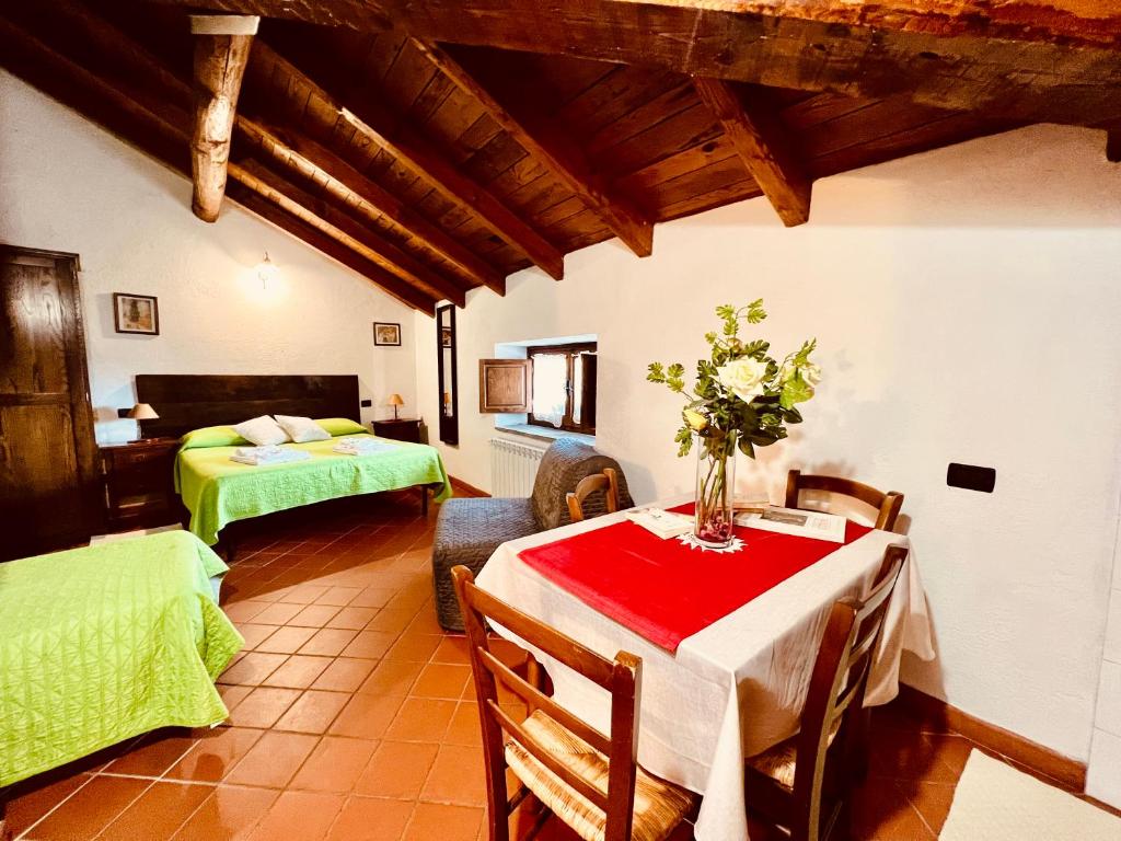 A bed or beds in a room at Agriturismo Montagna Verde Apella