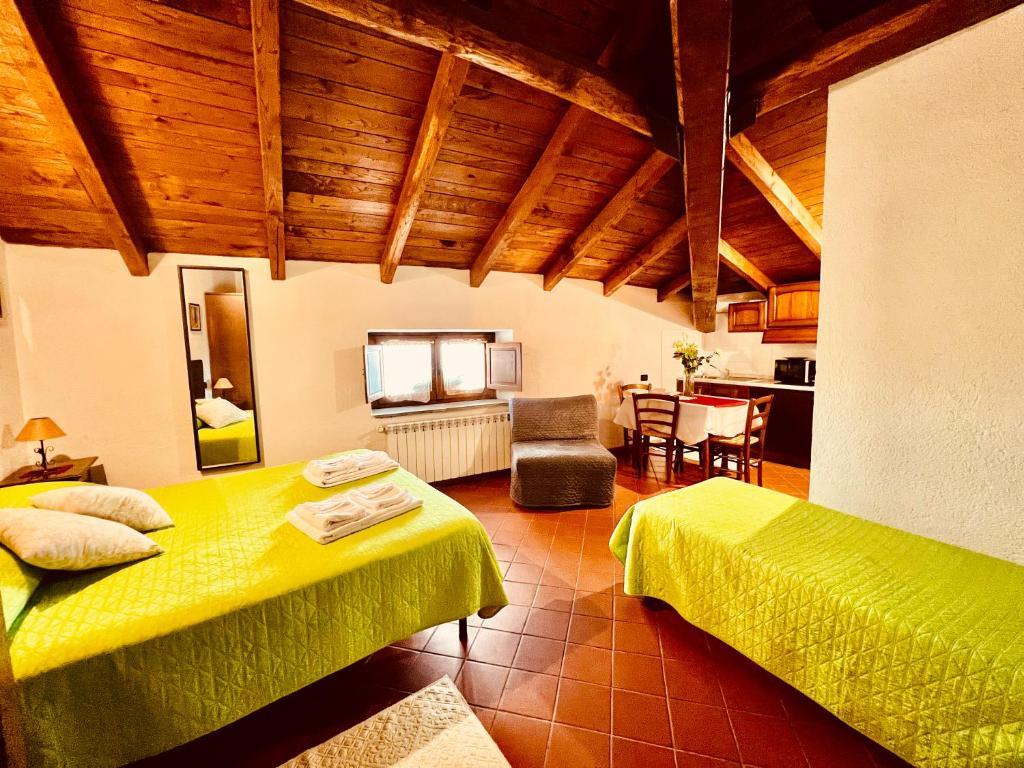 A bed or beds in a room at Agriturismo Montagna Verde Apella