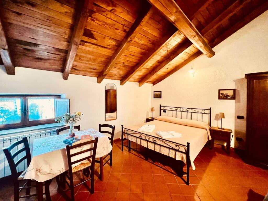 A bed or beds in a room at Agriturismo Montagna Verde Apella