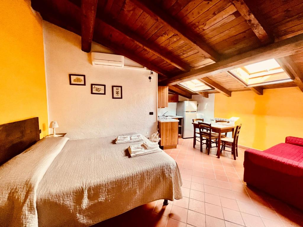 A bed or beds in a room at Agriturismo Montagna Verde Apella