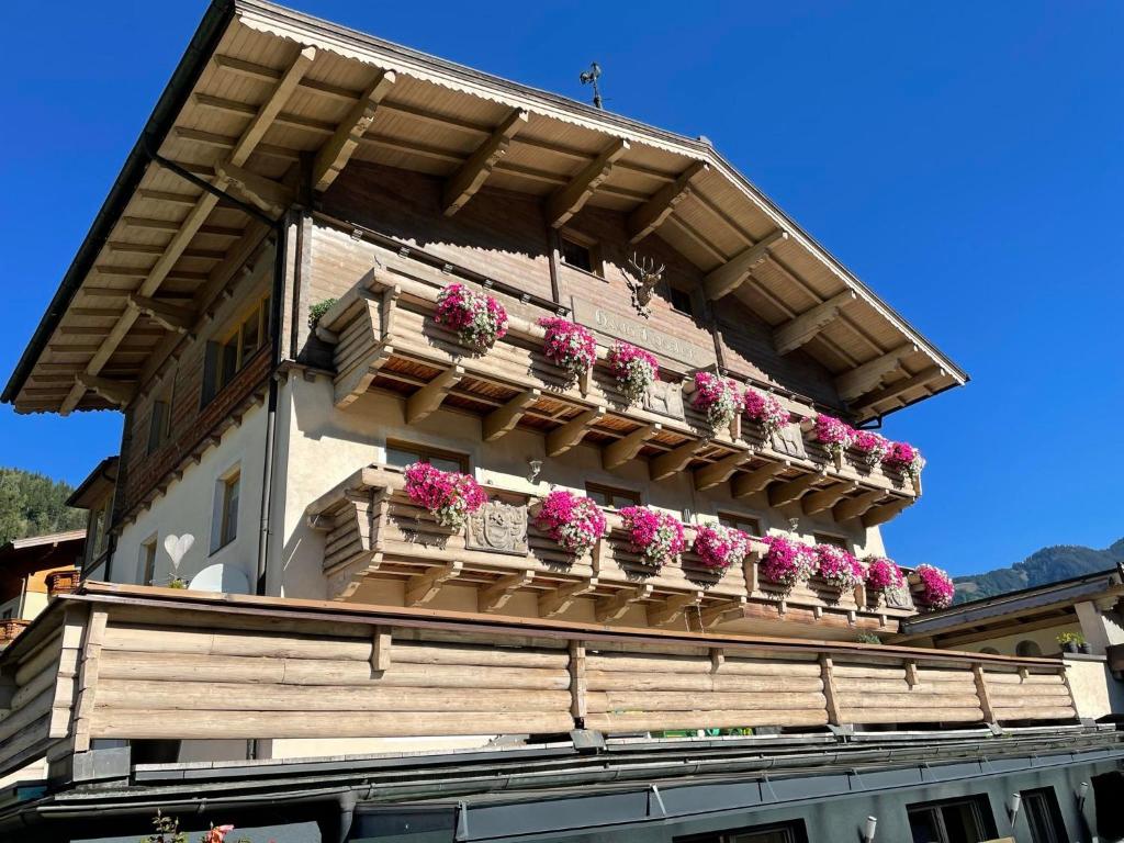 a building with flower boxes on the side of it at Kössler, Appartementhaus in Bad Hofgastein