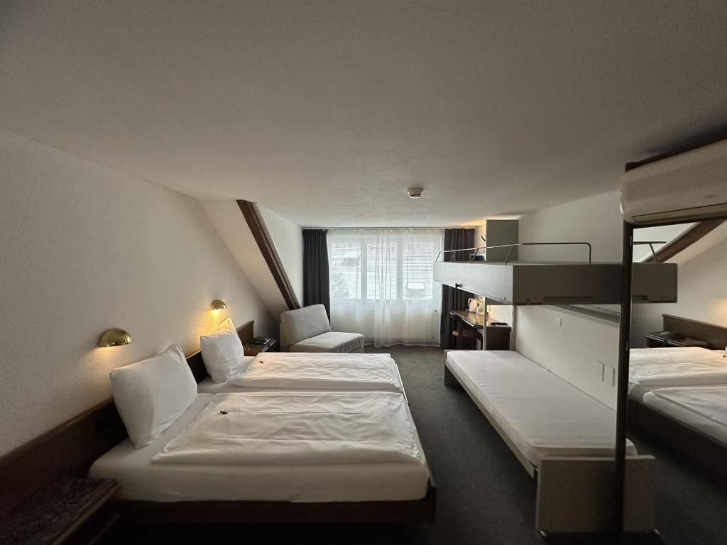 Postel nebo postele na pokoji v ubytování Hotel Baslertor