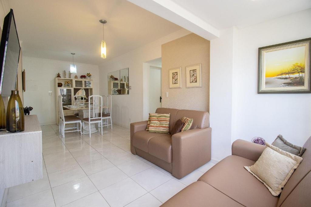 Una televisión o centro de entretenimiento en BK64 - Próx Calçadão, 2 Dorm Climatizados