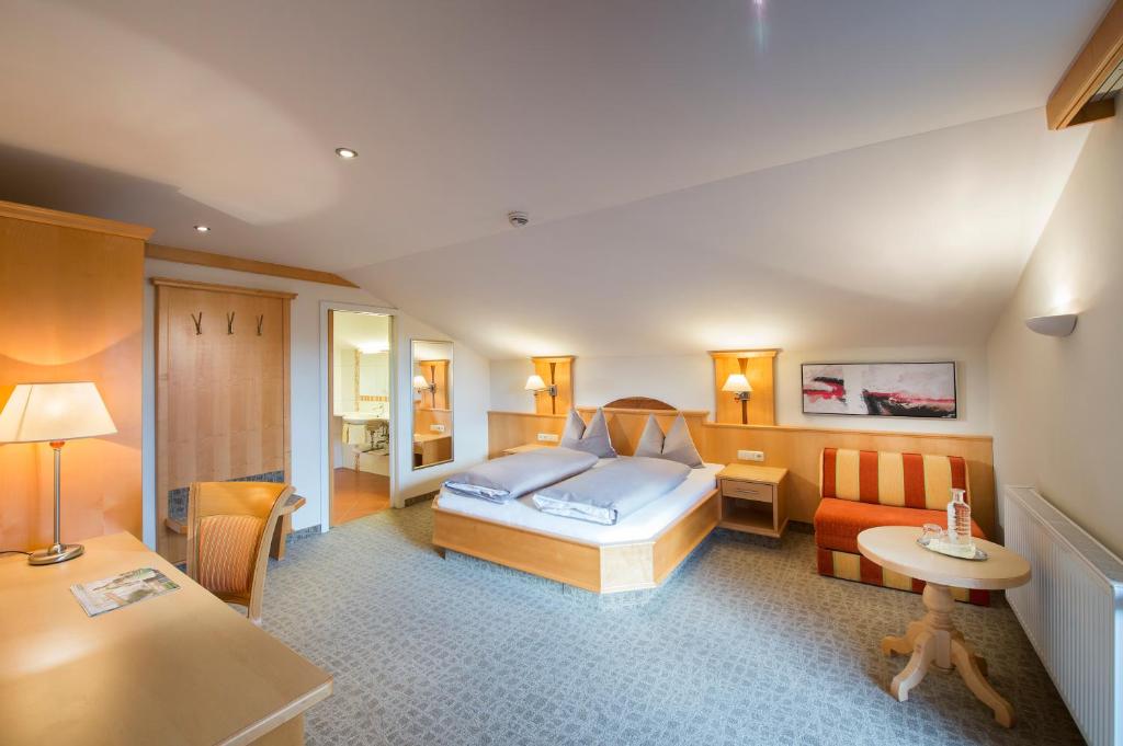 Postel nebo postele na pokoji v ubytování Hotel Königgut