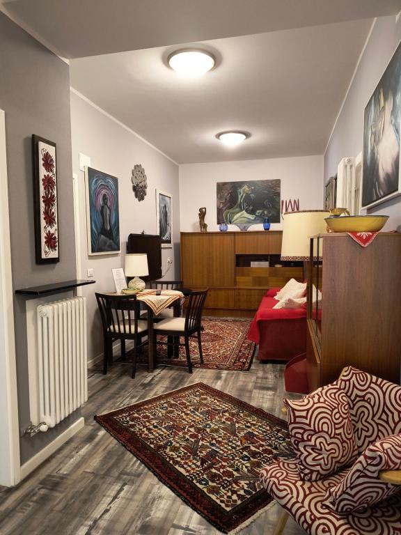 a living room with a table and a dining room at AppartamentoMonika con parcheggio privato - Volano in Volano