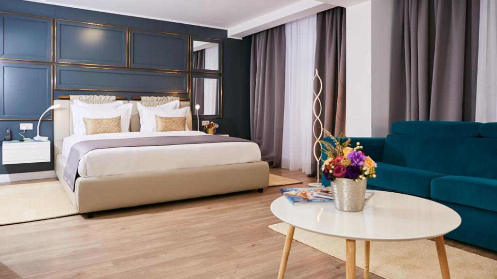 Postel nebo postele na pokoji v ubytování Lebada Luxury Resort & Spa