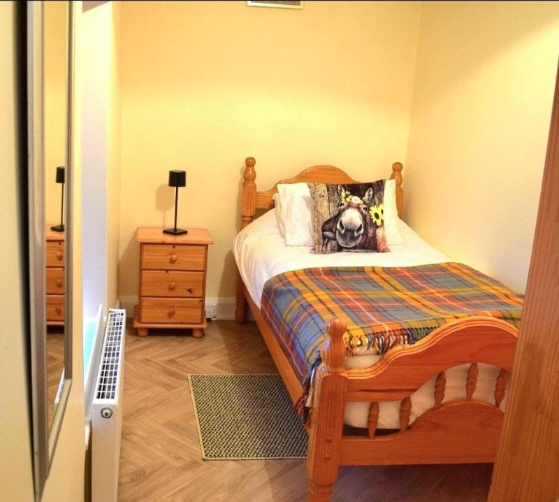 Postel nebo postele na pokoji v ubytování Heather Cottage Doolin