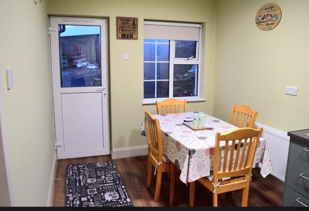 Fotografie z fotogalerie ubytování Heather Cottage Doolin v destinaci Doolin