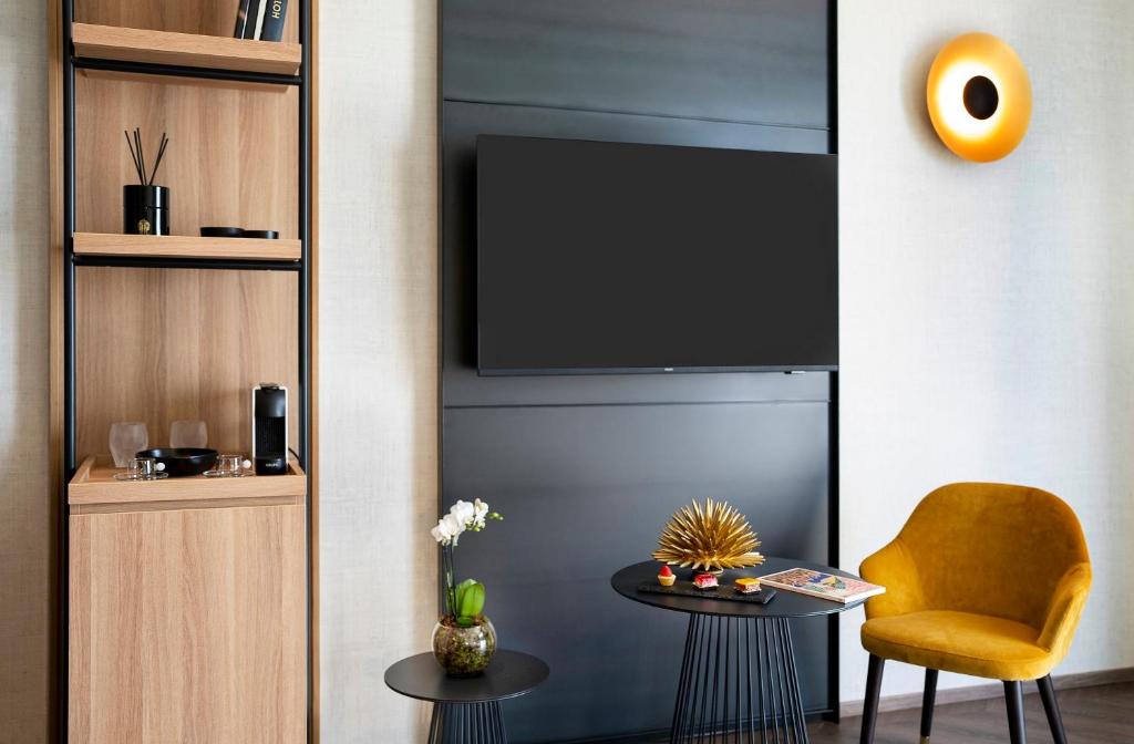 TV a/nebo společenská místnost v ubytování Europa Palace